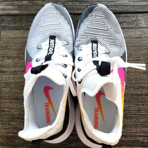 ✨️NIB✨️ Women's Nike Free TR 8 Black White Fuscia Sz 9.5